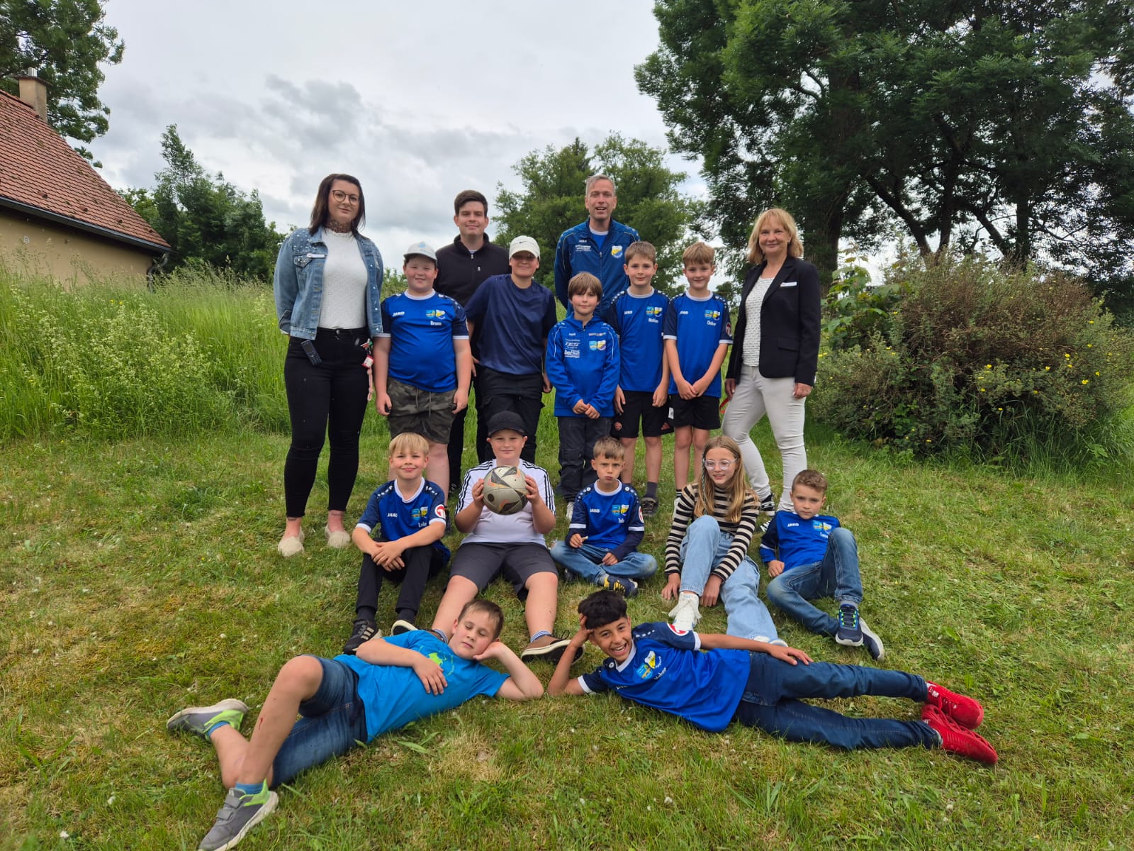 die Kinder des SV1920 Mupperg und ihre Trainer