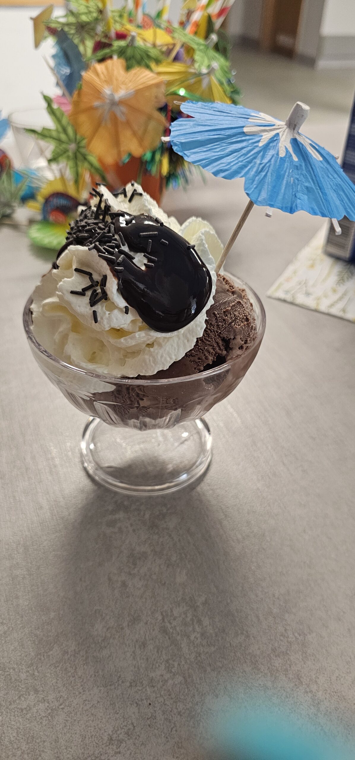 Schokoeisbecher
